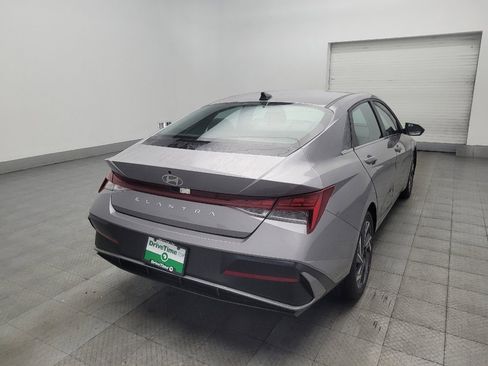 Used 2025 Hyundai Elantra SEL FWD image 9
