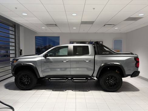 Used 2025 Chevrolet Colorado ZR2 w/ Midnight Edition image 2