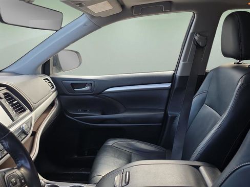 Used 2017 Toyota Highlander XLE image 12