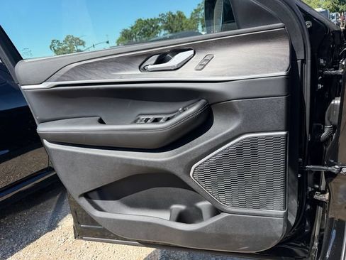 New 2026 Jeep Grand Cherokee L Limited w/ Limited Altitude Package AWD/4WD image 13