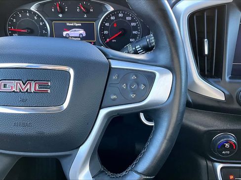 Used 2024 GMC Terrain SLT image 26