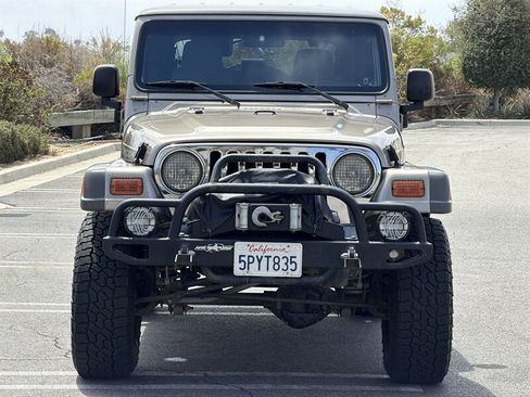 Used 2005 Jeep Wrangler Unlimited Rubicon w/ Sahara Edition Group AWD/4WD image 2