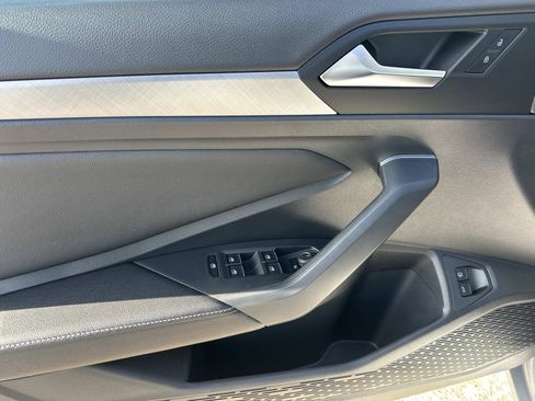 Used 2022 Volkswagen Jetta SE w/ Panoramic Sunroof Package image 16