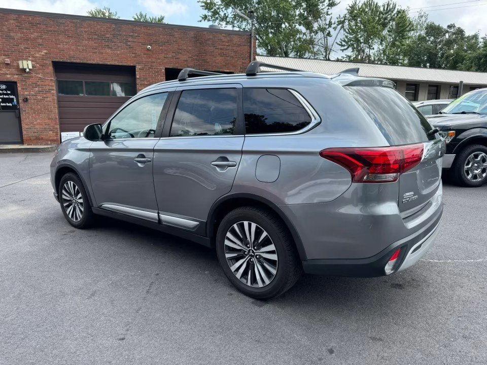 Used 2020 Mitsubishi Outlander SE AWD/4WD image 9