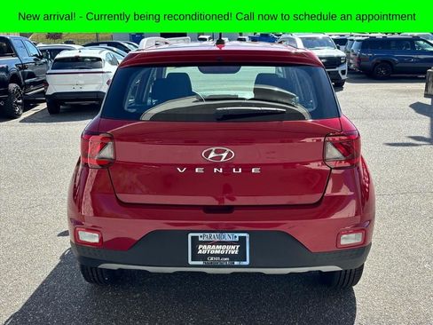 Used 2023 Hyundai Venue SEL image 25