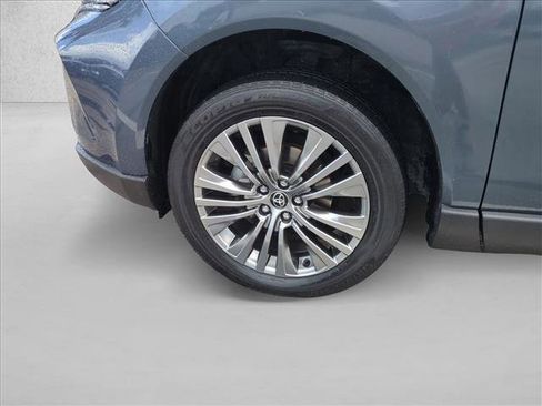 Certified 2024 Toyota Venza XLE AWD/4WD image 23