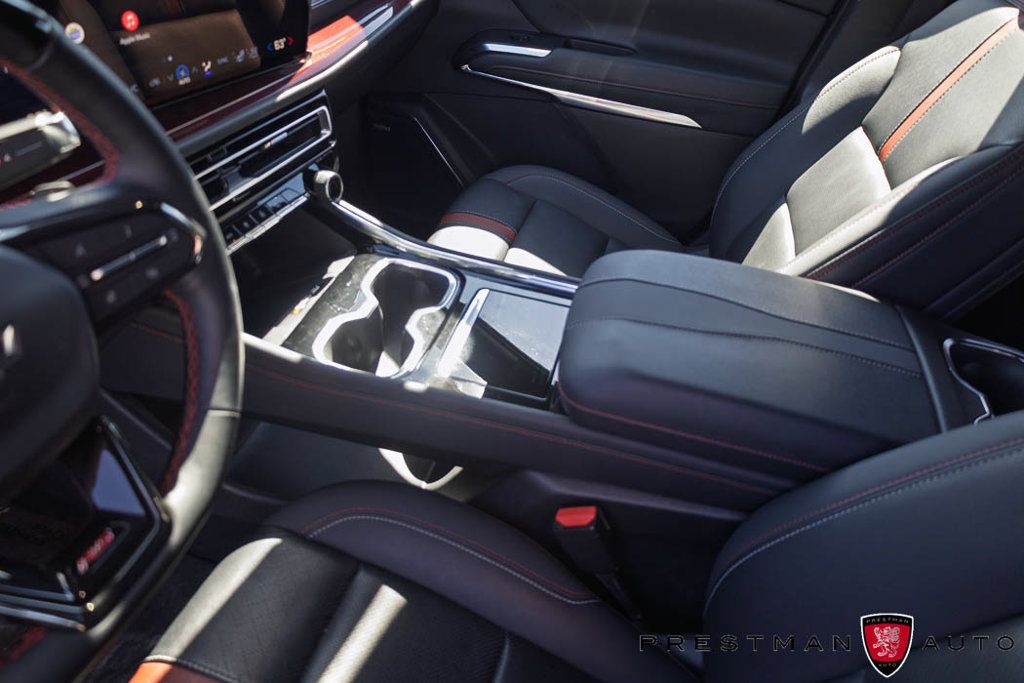 Used 2025 Chevrolet Traverse RS FWD image 36