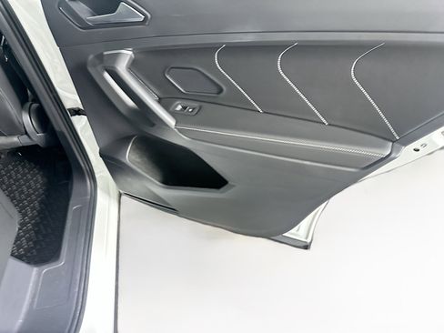 Used 2023 Volkswagen Tiguan SE image 29