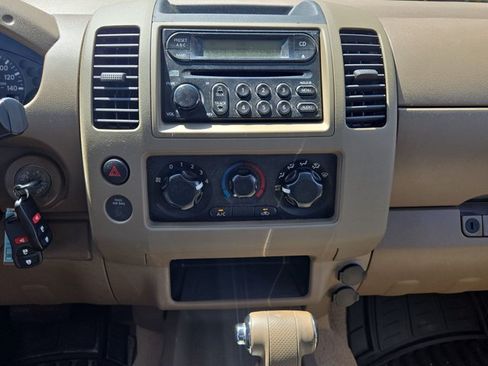 Used 2007 Nissan Frontier SE w/ SE Value Truck Pkg RWD image 12