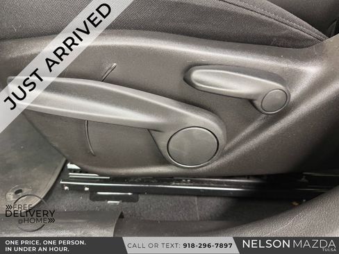 Used 2019 Jeep Renegade Latitude AWD/4WD image 18