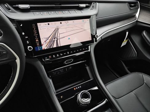 New 2026 Jeep Grand Cherokee L Limited RWD image 18