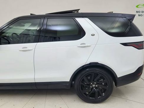 Used 2023 Land Rover Discovery HSE R-Dynamic AWD/4WD image 11