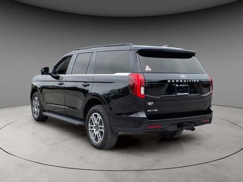 Used 2025 Ford Expedition Active AWD/4WD image 3