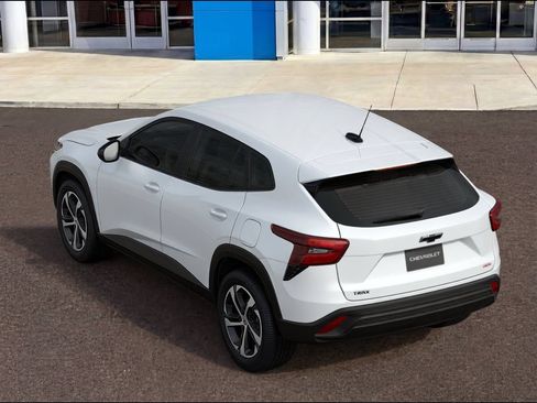 New 2026 Chevrolet Trax RS w/ Sunroof Package FWD image 3