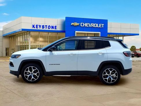 Used 2025 Jeep Compass Limited AWD/4WD image 4