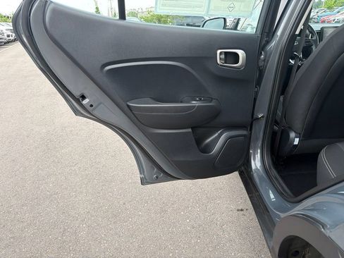 Used 2025 Hyundai Venue SEL FWD image 16