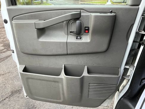 Used 2018 Chevrolet Express 2500 LT w/ LT Preferred Equipment Group image 10