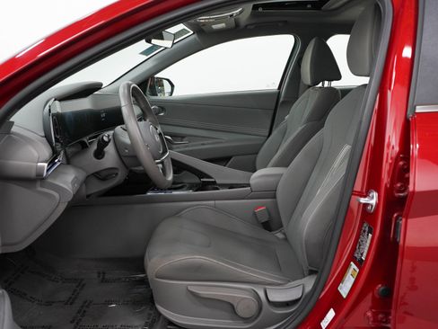 Used 2025 Hyundai Elantra SEL FWD image 41