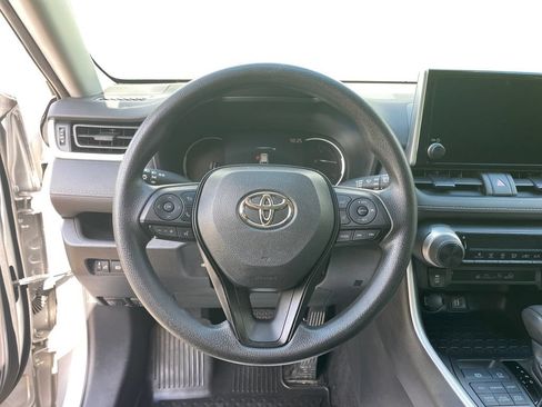 Used 2023 Toyota RAV4 LE AWD/4WD image 21