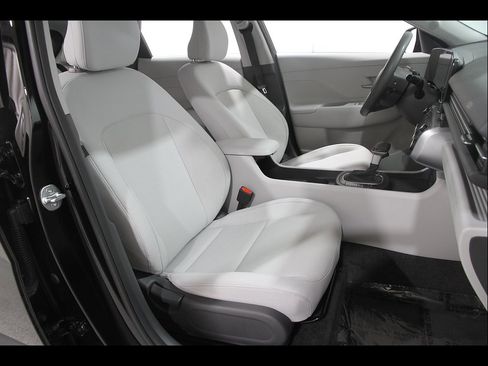 Certified 2024 Hyundai Kona SE FWD image 16