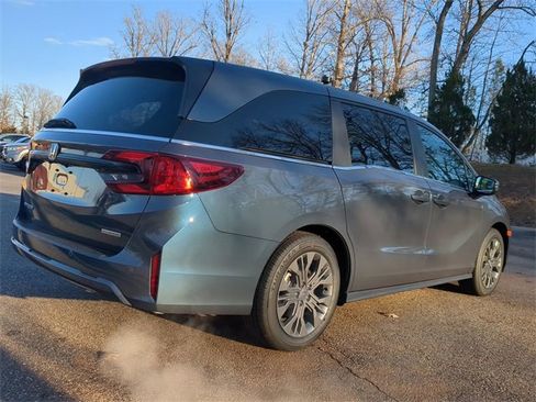 New 2026 Honda Odyssey Touring image 4