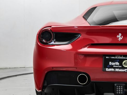 Used 2017 Ferrari 488 GTB RWD image 16