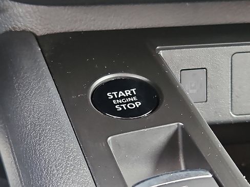 Certified 2025 Nissan Kicks SV w/ Illumination Package image 21