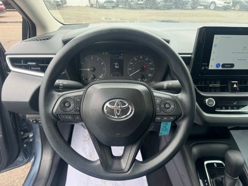 Used 2025 Toyota Corolla LE FWD image 18