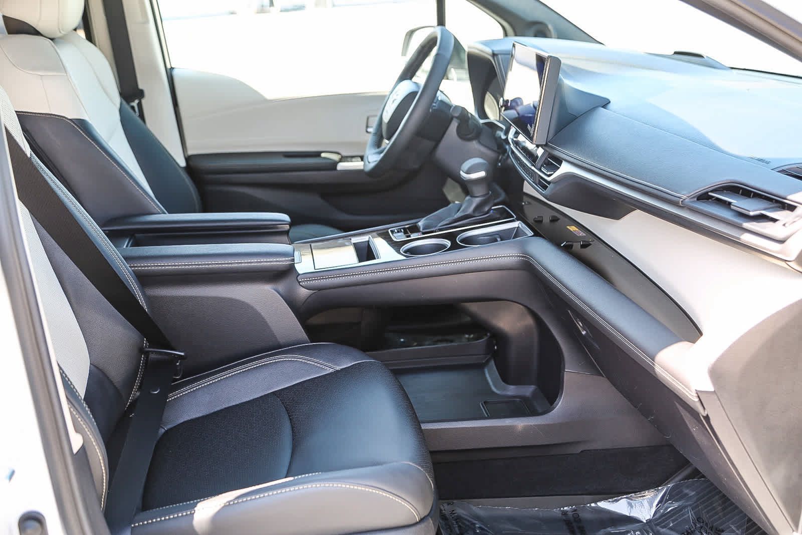 Used 2026 Toyota Sienna Platinum AWD/4WD image 17