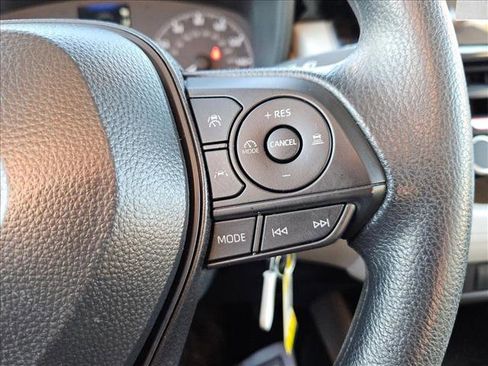 Used 2025 Toyota Corolla Cross L image 12