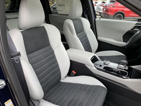 New 2025 Mitsubishi Outlander SE image 21