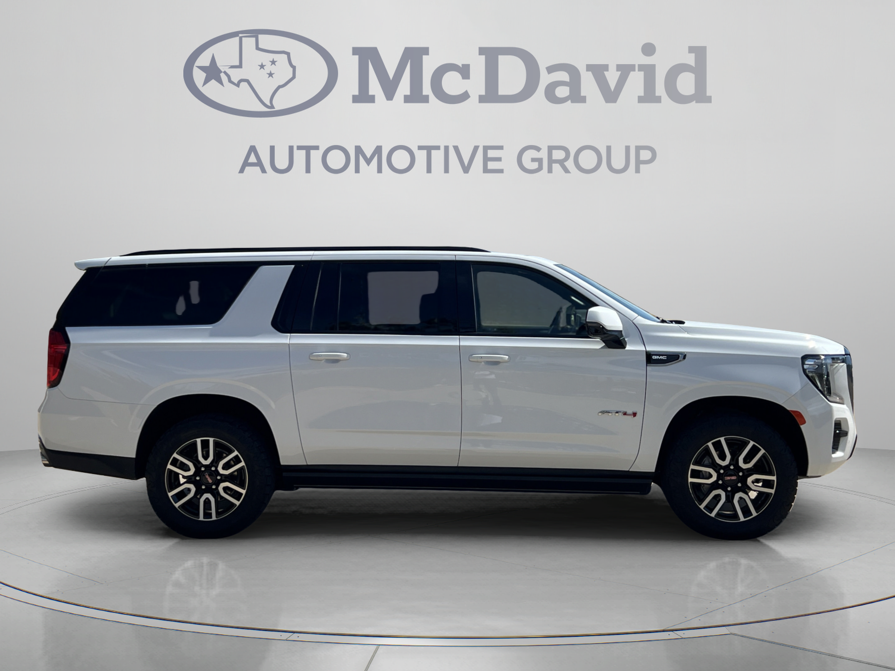 Used 2023 GMC Yukon XL AT4 w/ Technology Package AWD/4WD image 8