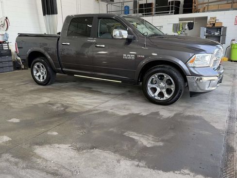 Used 2017 RAM 1500 Laramie w/ Convenience Group AWD/4WD image 3