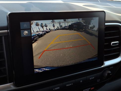 Certified 2025 Hyundai Venue SEL FWD image 22