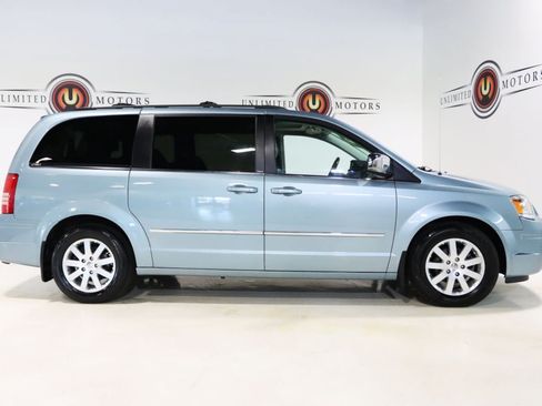 Used 2010 Chrysler Town & Country Touring Plus w/ Premium Group FWD image 34