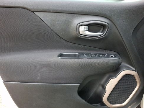 Certified 2016 Jeep Renegade Latitude image 13