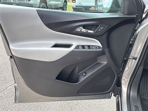 Used 2018 Chevrolet Equinox LT FWD image 33