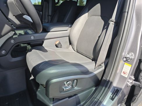 Used 2023 Land Rover Defender 130 S image 39