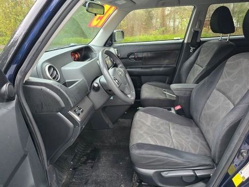 Used 2015 Scion xB image 11
