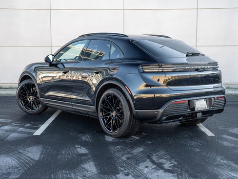 Certified 2025 Porsche Macan Electric image 3