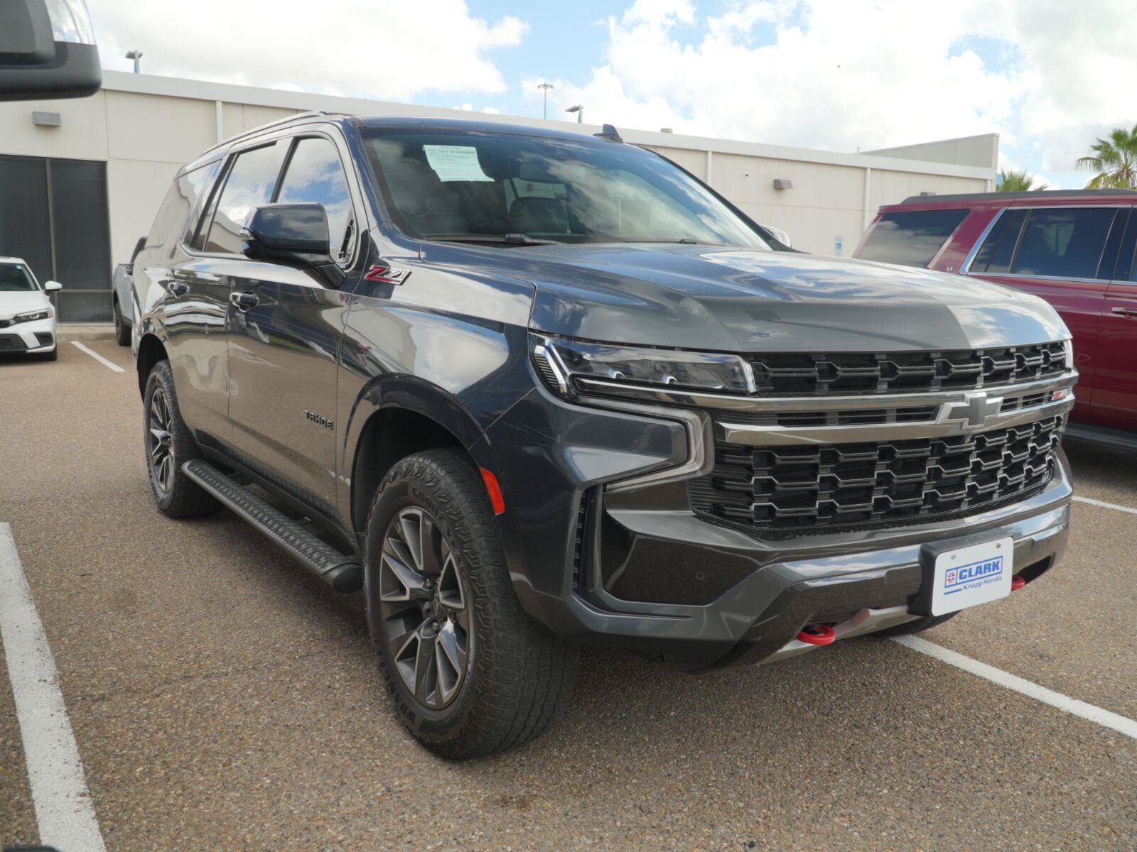 Used 2022 Chevrolet Tahoe Z71 w/ Luxury Package AWD/4WD image 3