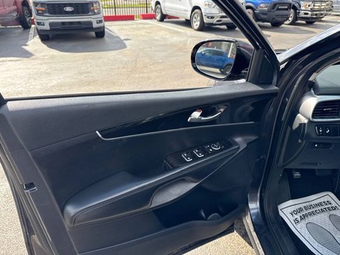 Used 2019 Kia Sorento FWD image 12