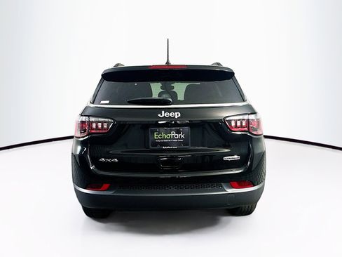 Used 2023 Jeep Compass Latitude w/ Convenience Group AWD/4WD image 7