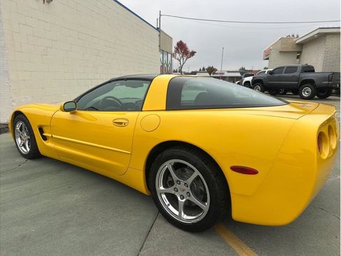 Used 2003 Chevrolet Corvette Coupe 2D w/ Preferred Equipment Group image 12
