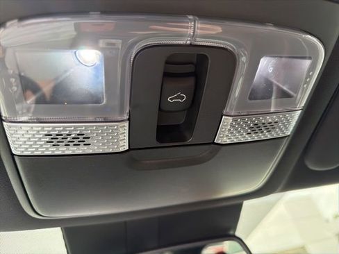 Used 2024 Kia Telluride EX w/ EX Captain's Chair Package AWD/4WD image 12