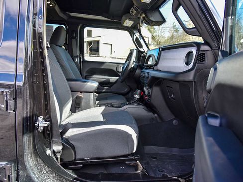 Certified 2025 Jeep Wrangler Willys image 9