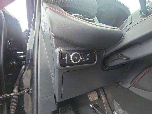 Used 2025 Ford Explorer ST-Line w/ ST-Line Street Pack image 21