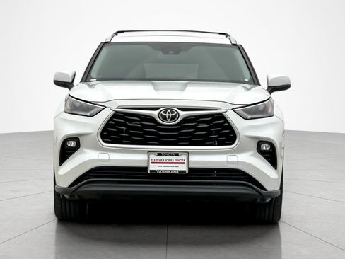 Certified 2023 Toyota Highlander XLE image 8
