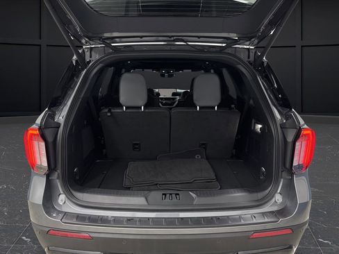 Used 2025 Ford Explorer ST-Line w/ Premium Package image 15