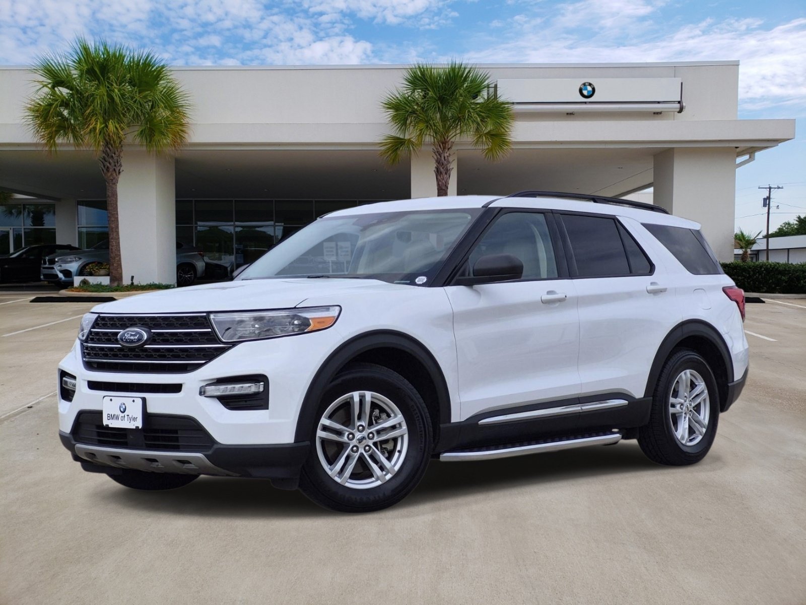 Used 2022 Ford Explorer XLT w/ Equipment Group 202A RWD image 1